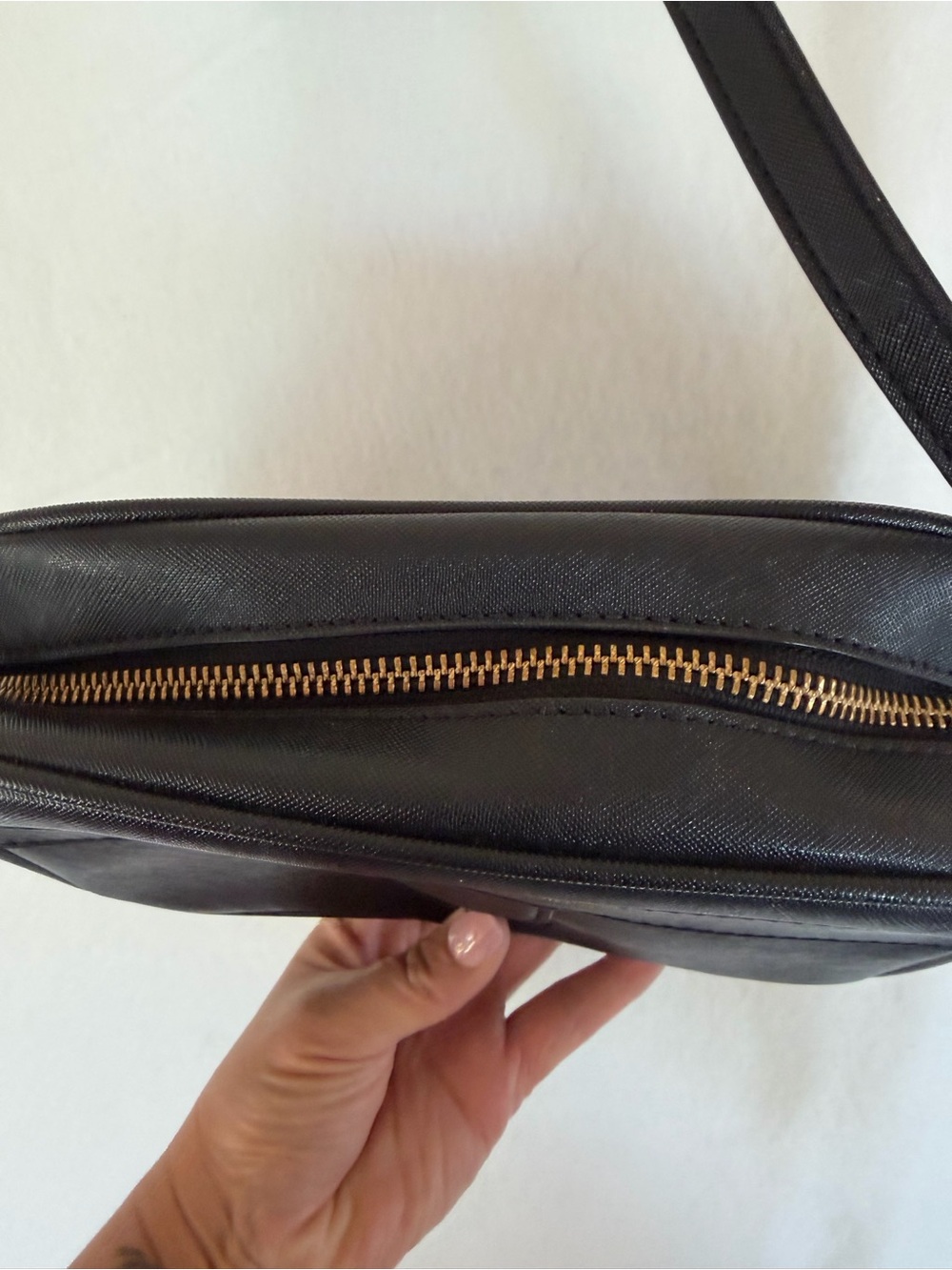 Marc Jacobs Black Saffiano Crossbody Camera Bag - Picture 3 of 10
